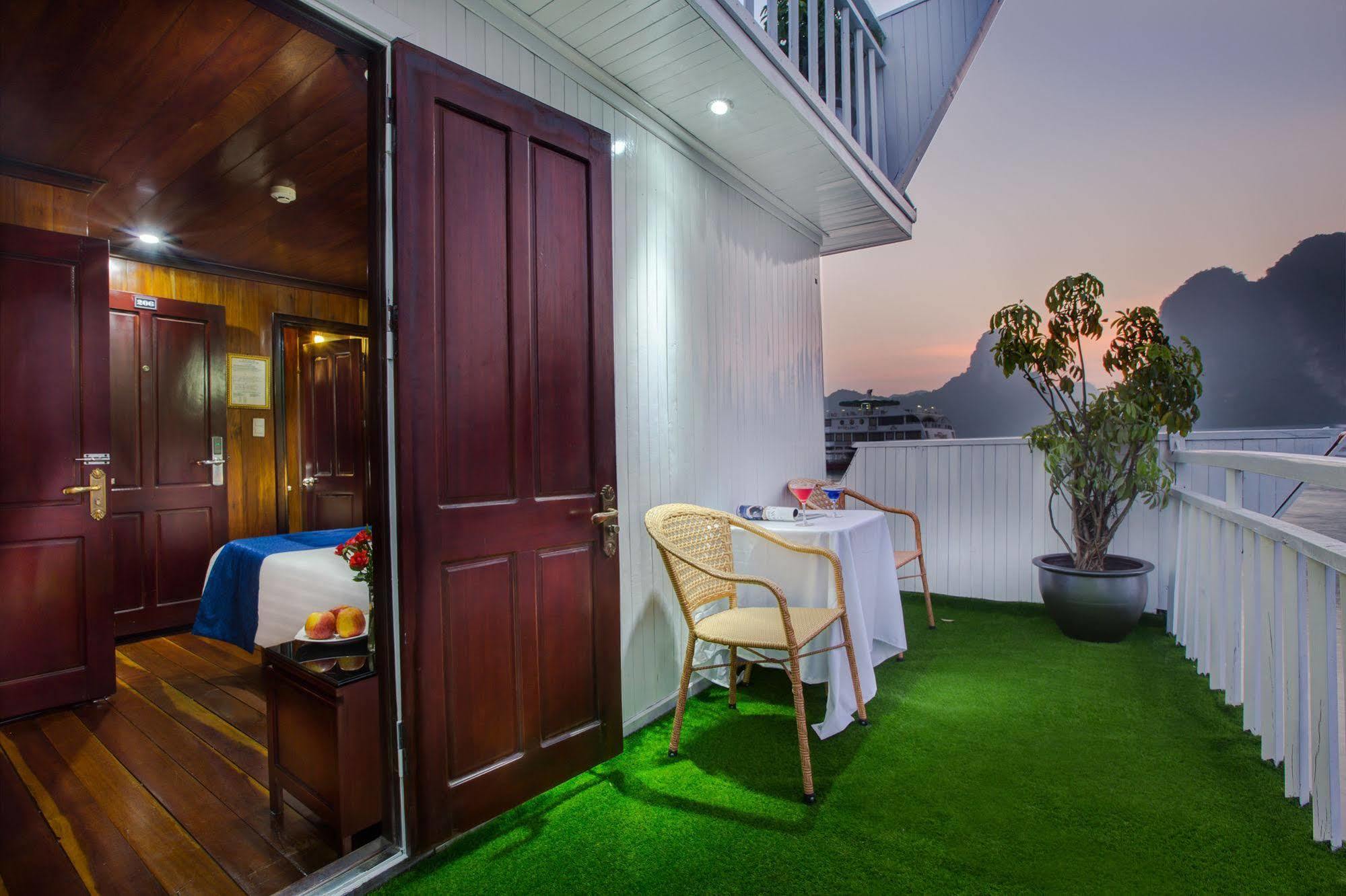 Flamingo Luxury Cruises Hotel Ha Long Buitenkant foto